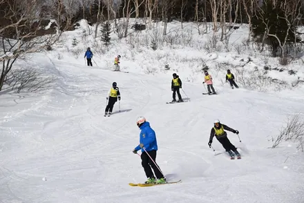 Ski group on the piste at Appi Kogen